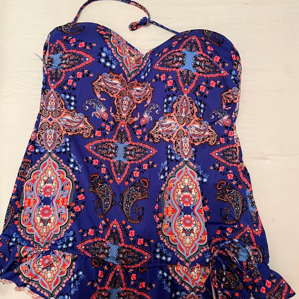 Cremieux tankini swim top.  NWT.  Blue with paisley print.  Size large.